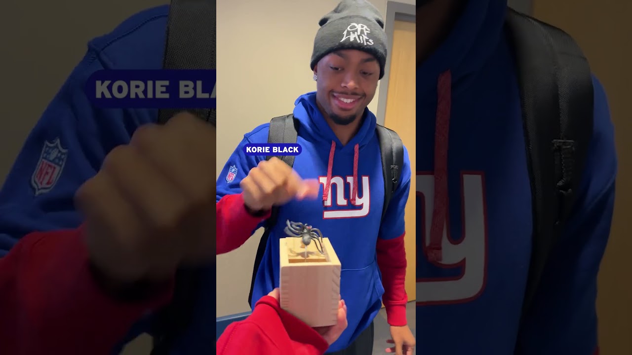 Pranking the rookies π #shorts #nfl #giants #prank #spiderprank #nygiants #football