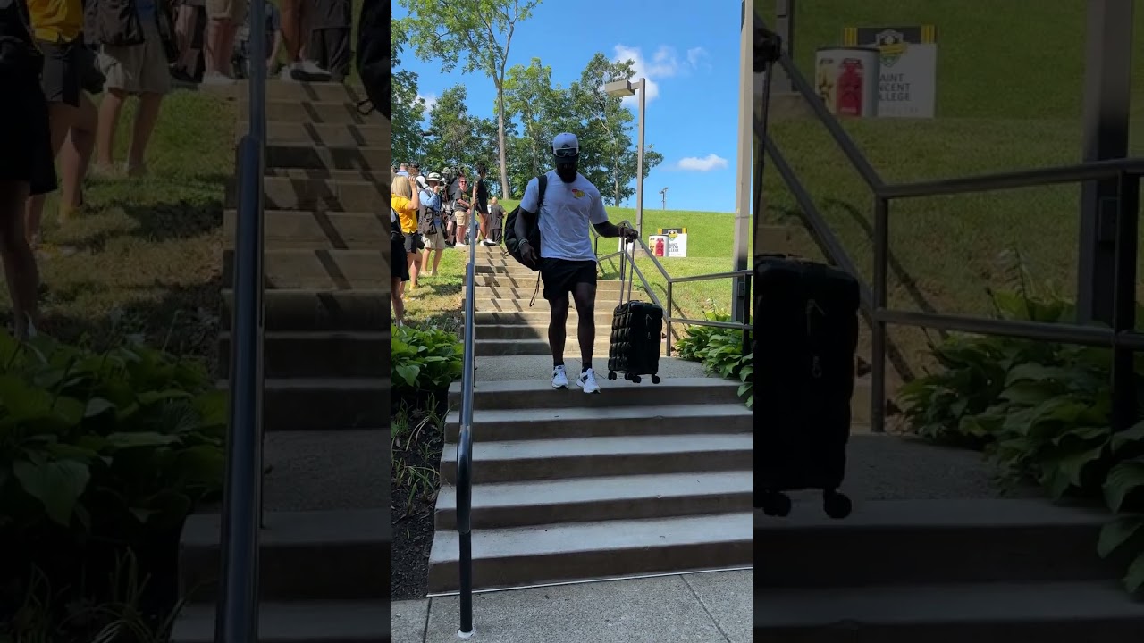 Patrick Queen in the building #steelers #nfl #steelerscamp